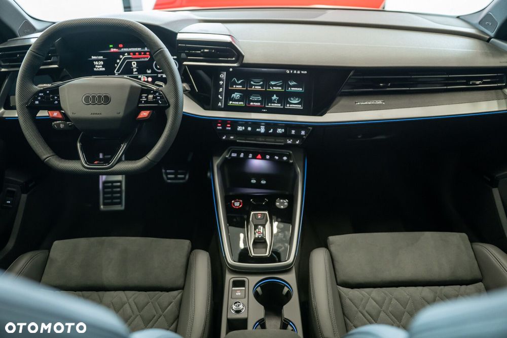 Audi RS3 Limousine - 16