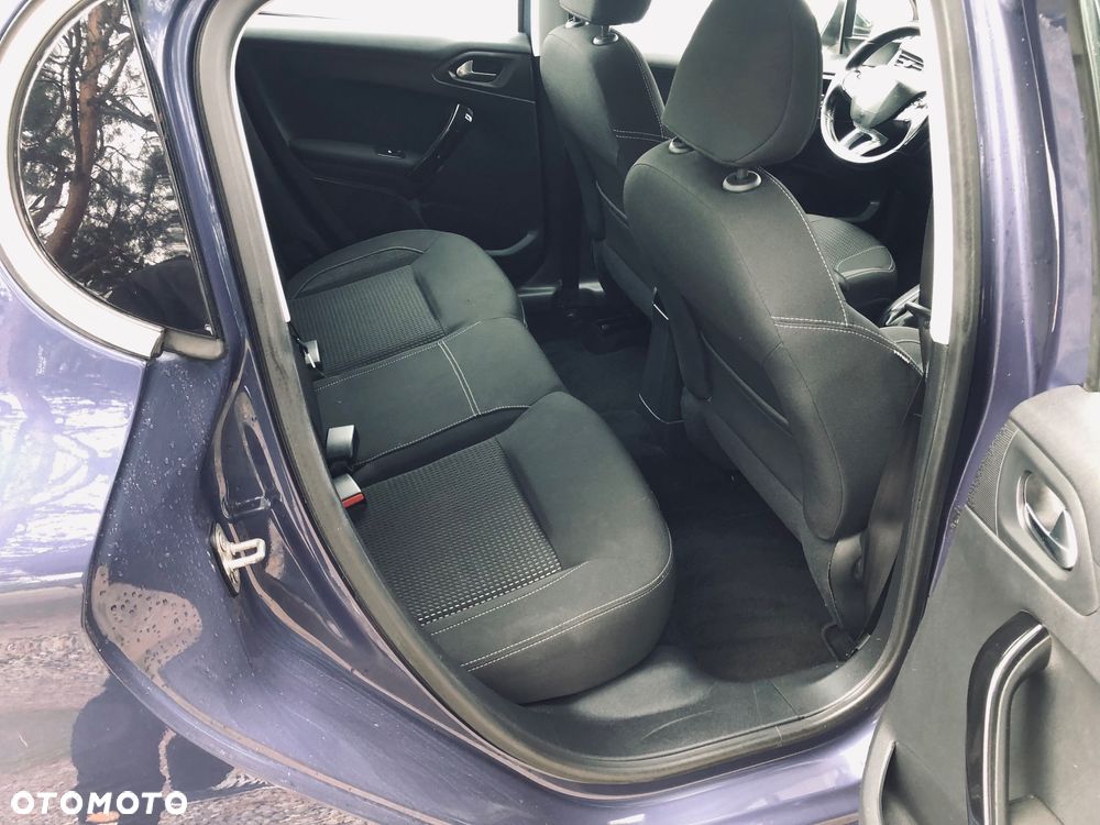 Peugeot 208 - 14