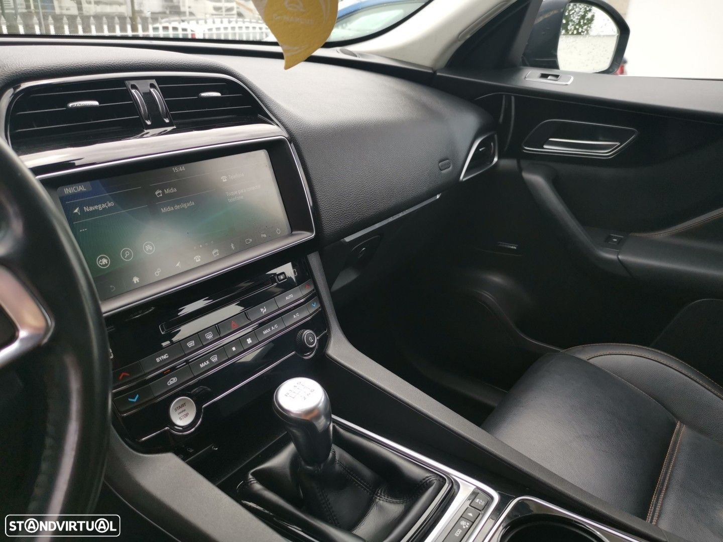 Jaguar F-Pace 2.0 i4D Portfolio - 15