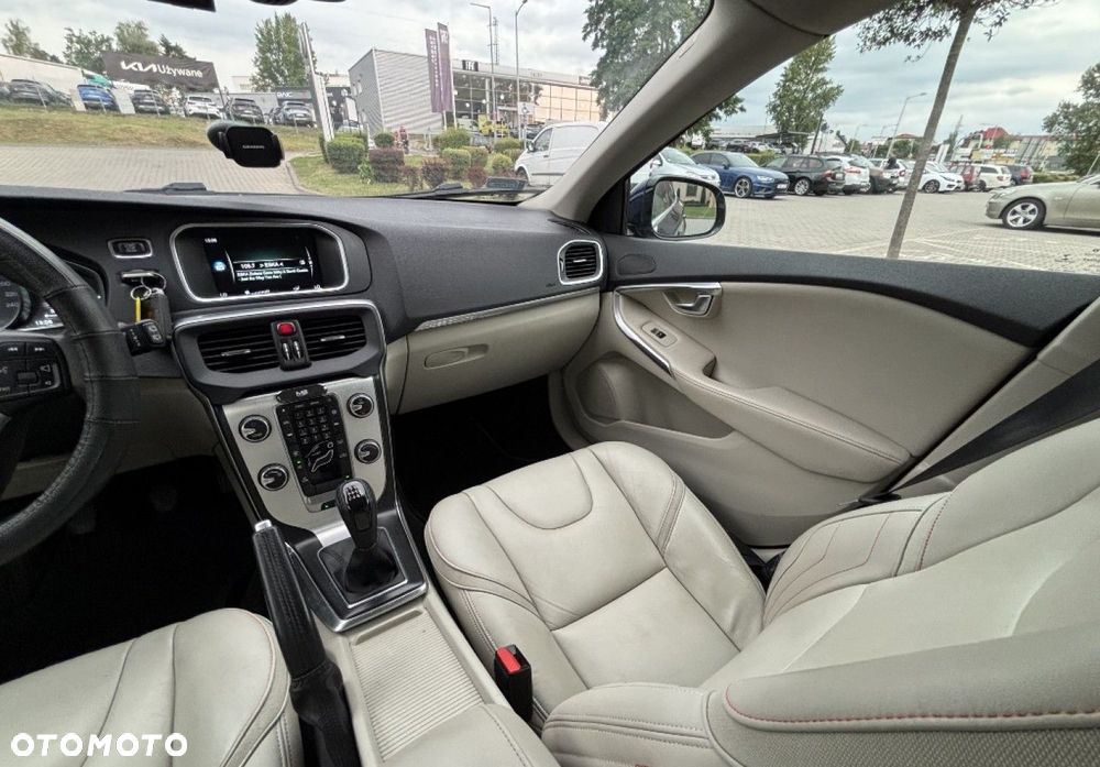 Volvo V40 Cross Country - 20
