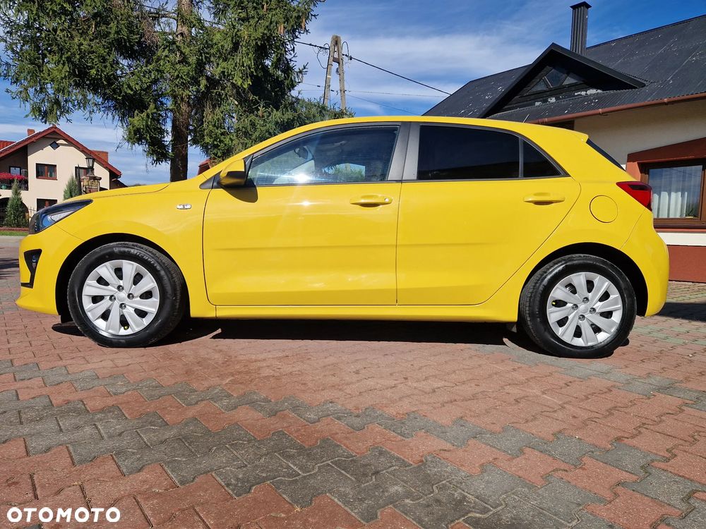 Kia Rio 1.2 L - 4