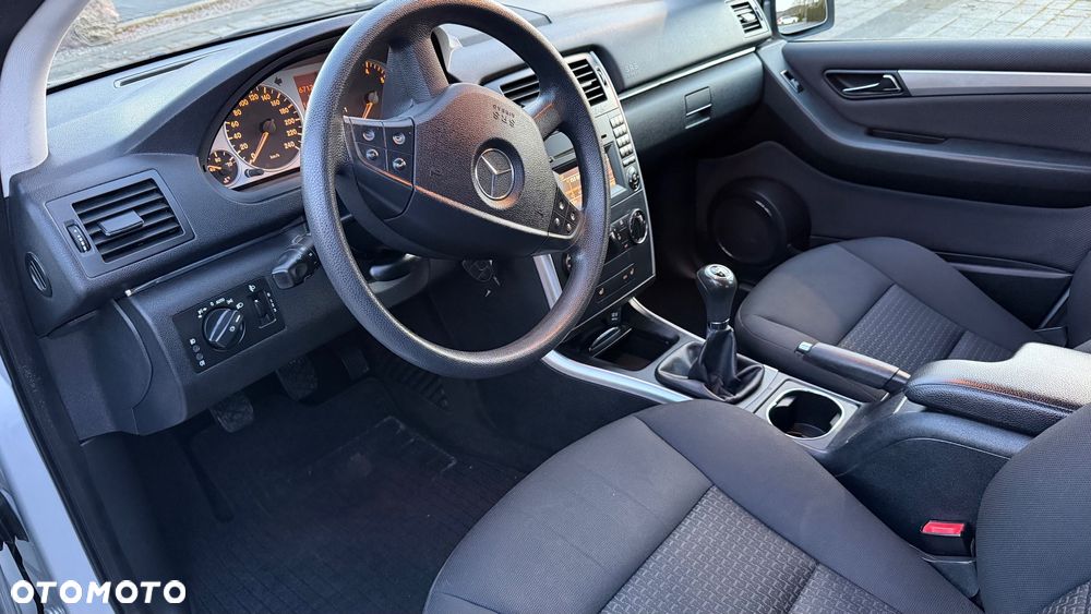 Mercedes-Benz Klasa B 180 BlueEFFICIENCY SPORT EDITION - 19