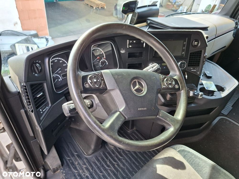 Versalift Actros 1845 - 18