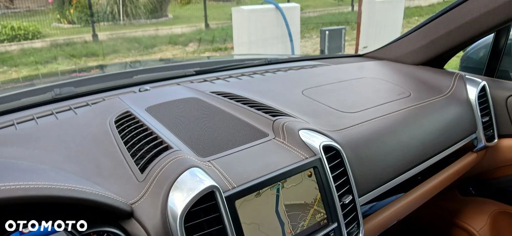 Porsche Cayenne - 18