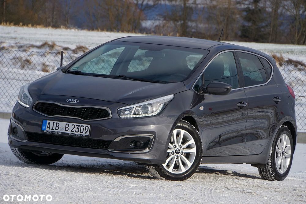 Kia Ceed 1.6 GDI Dream Team Edition - 1