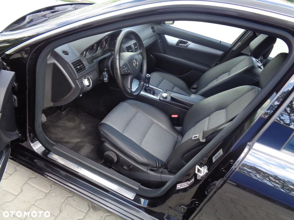 Mercedes-Benz Klasa C 180 BlueEFFICIENCY Avantgarde - 9