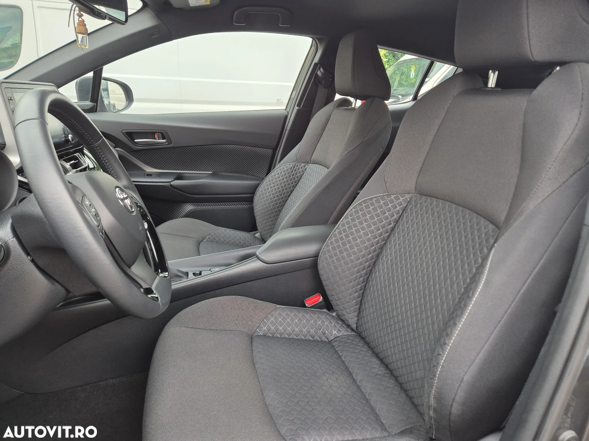 Toyota C-HR 1.8 Hybrid Business Edition - 12
