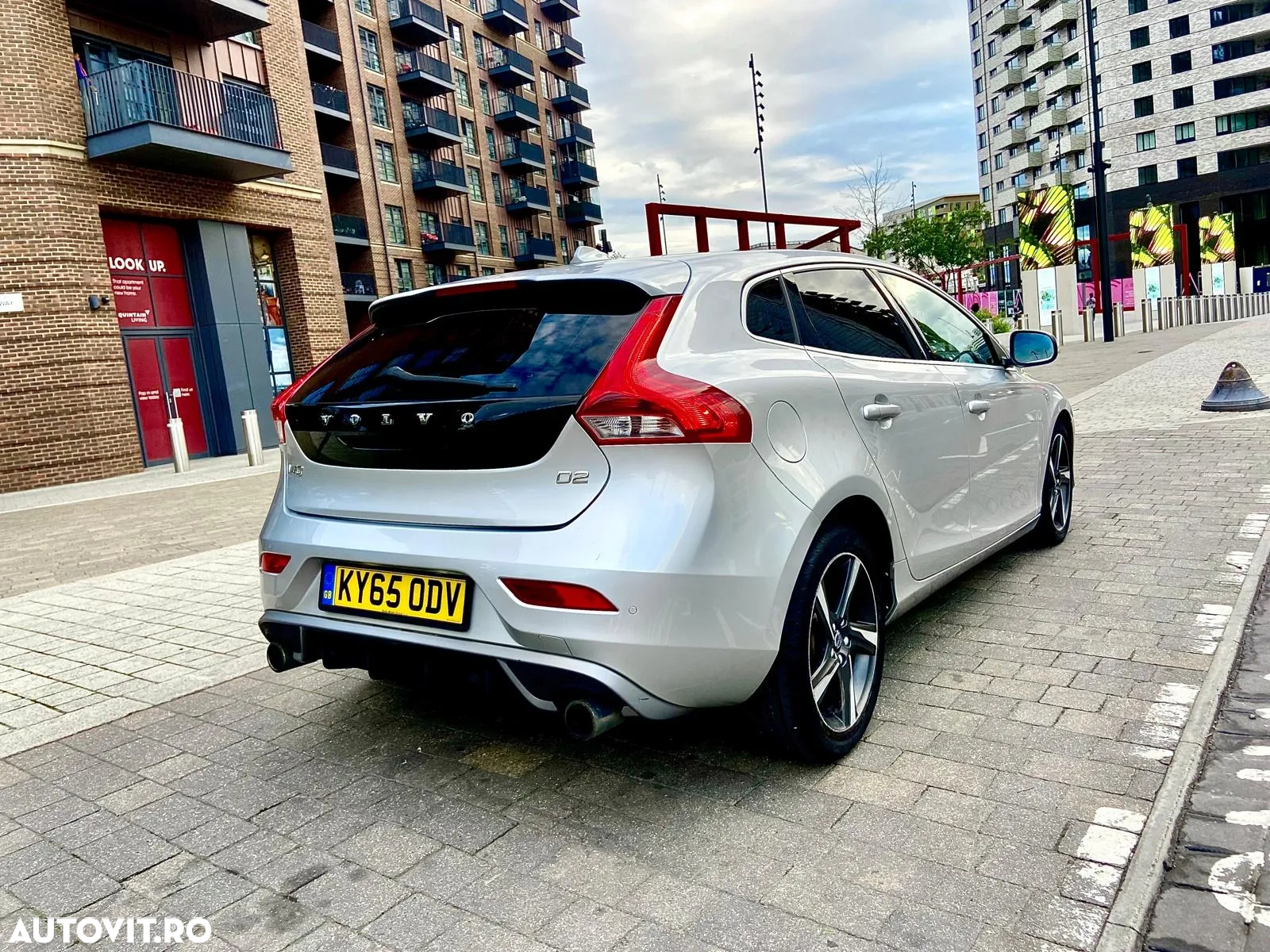 Volvo V40 D3 Aut. R-Design - 4