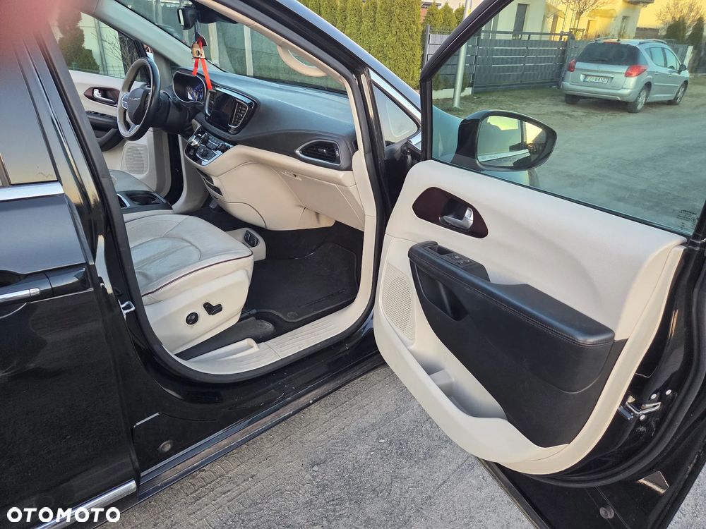 Chrysler Pacifica - 22