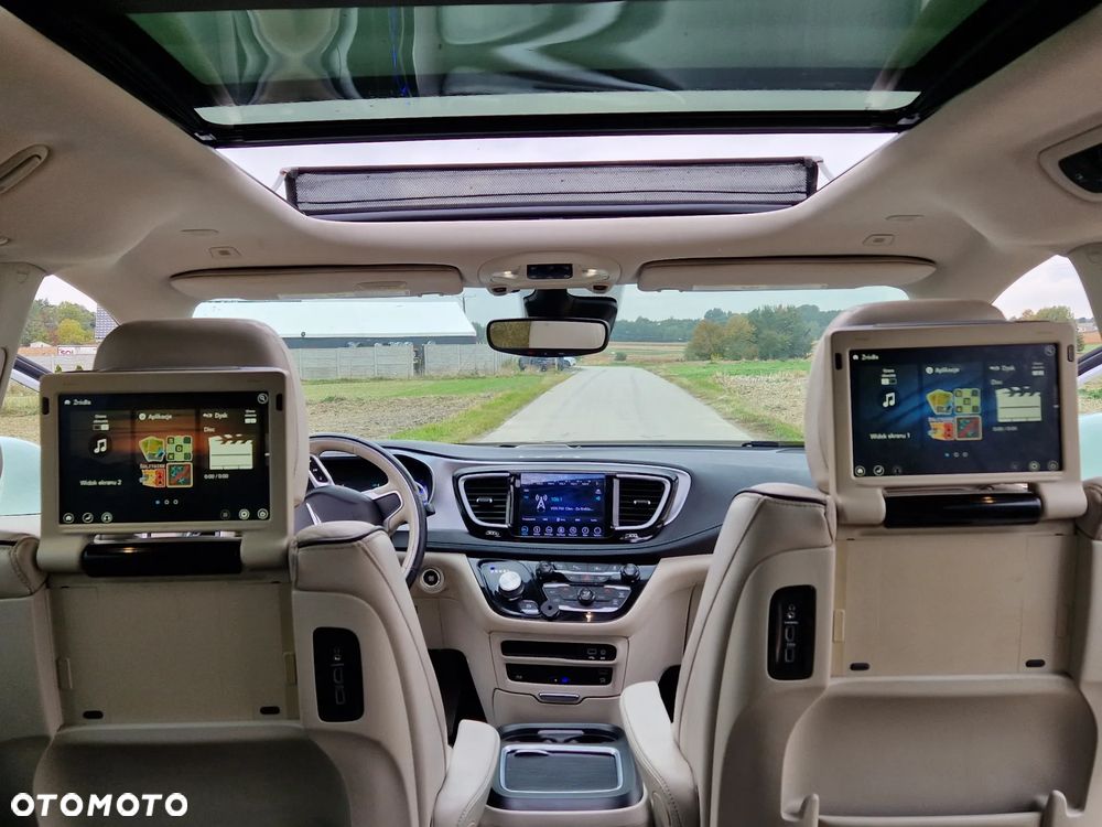 Chrysler Pacifica - 23