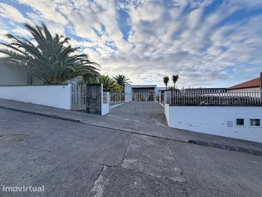 Moradia Contemporânea com Vista Mar, Jardim e Ampla Zona Exterior! - Grande imagem: 3/60