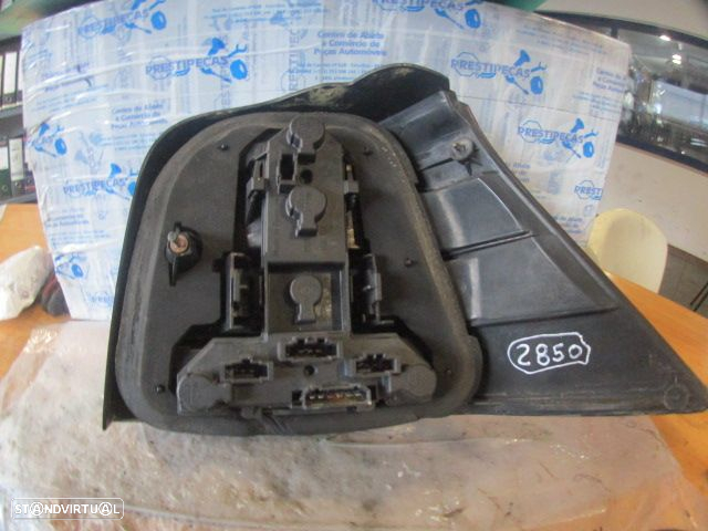Farol Tras Stop2850 VW GOLF 4 1999 1.9TDI 110CV 5P CINZA ESQ - 3