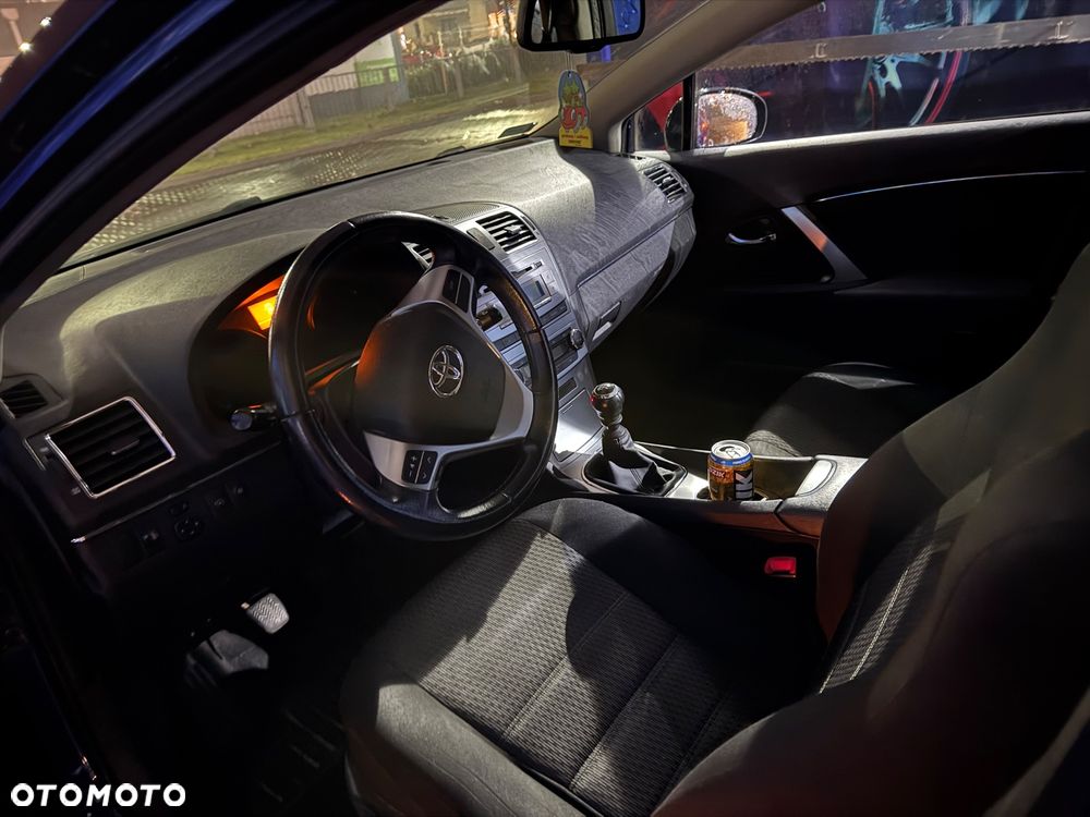 Toyota Avensis 1.8 Active - 11