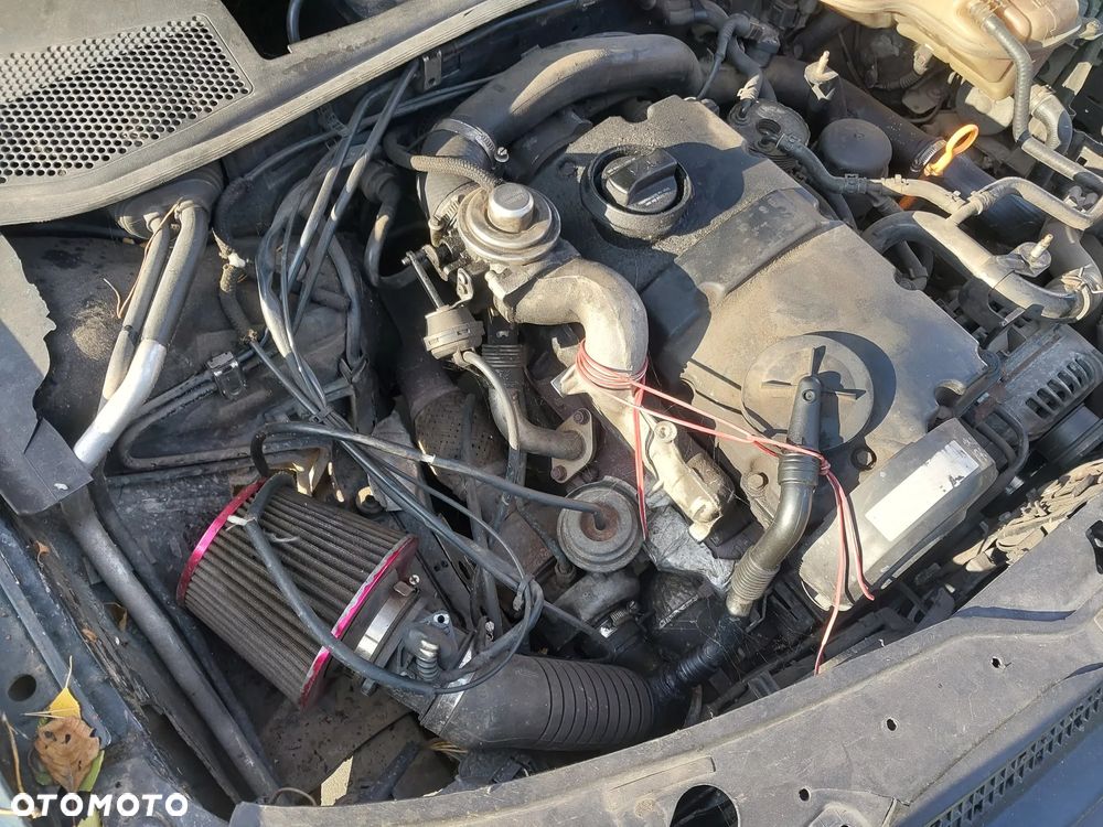 Volkswagen Passat B5 Lift FL sedan silnik 1.9 TDI AVB AWX AVF 130 KM turbina pompowtryski EGR alternator pompa sprężarka skrzynia biegów EEN dwumasa sprzęgło lewarek pedał drzwi maska zderzak klapa lusterko błotnik LO41 czarny belka zacisk pompa abs serwo hamulcowa szyba boczek mechanizm panel sterownik kierownica fotel podłokietnik pompka paliwa pływak przewód rura chłodnica intercooler lampa reflektor listwa zamek NA CZĘŚCI WSZYSTKIE CZĘŚCI - 15
