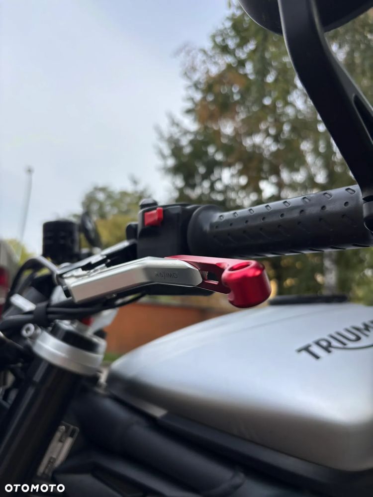 Triumph Street Triple - 18