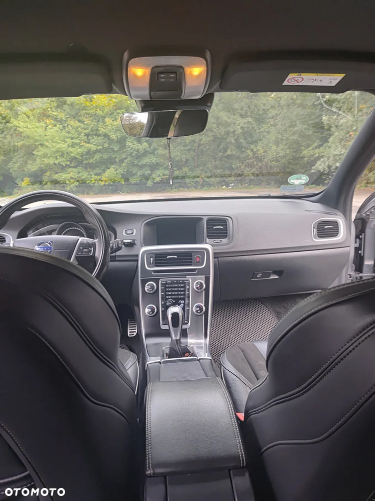 Volvo V60 D4 R-Design - 10