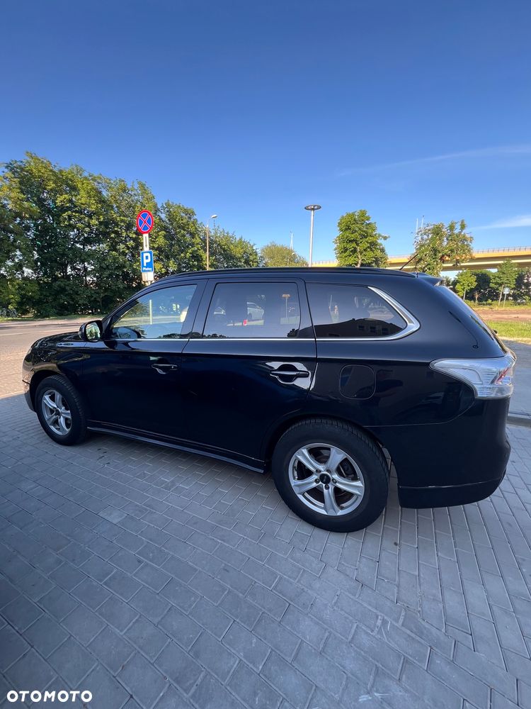 Mitsubishi Outlander 2.2 DID Intense - 4