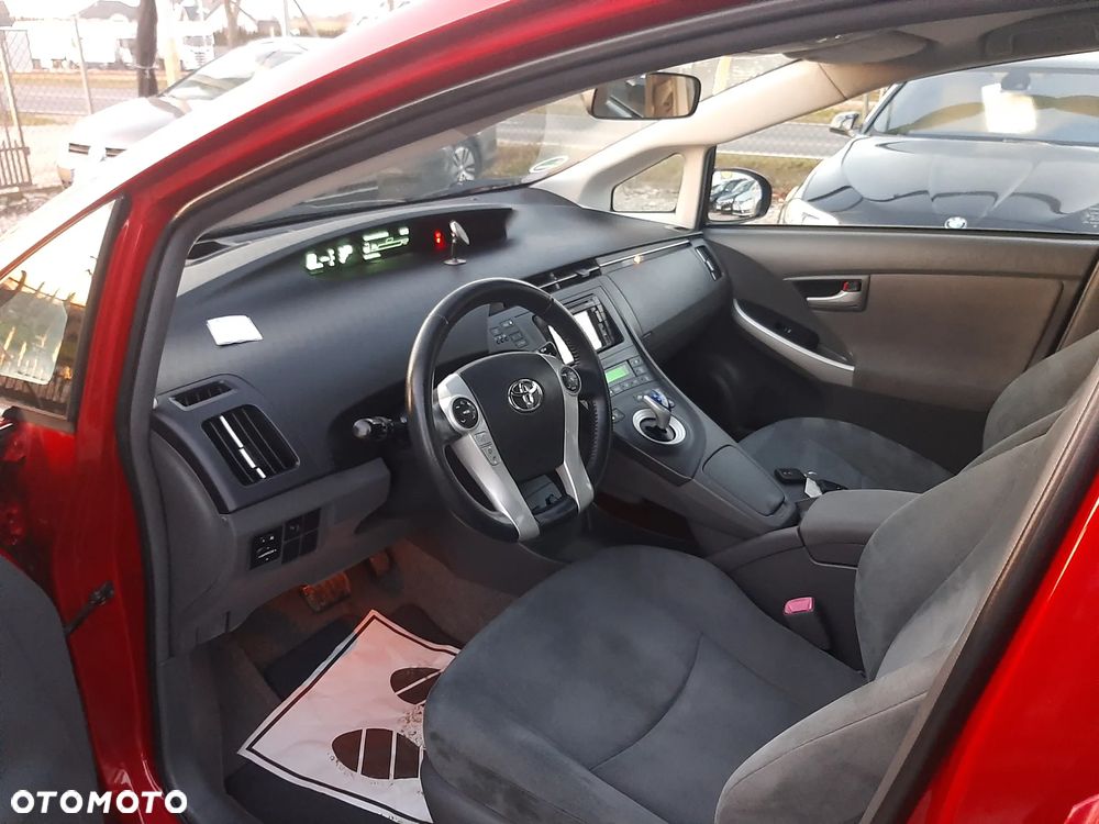 Toyota Prius (Hybrid) Executive - 26