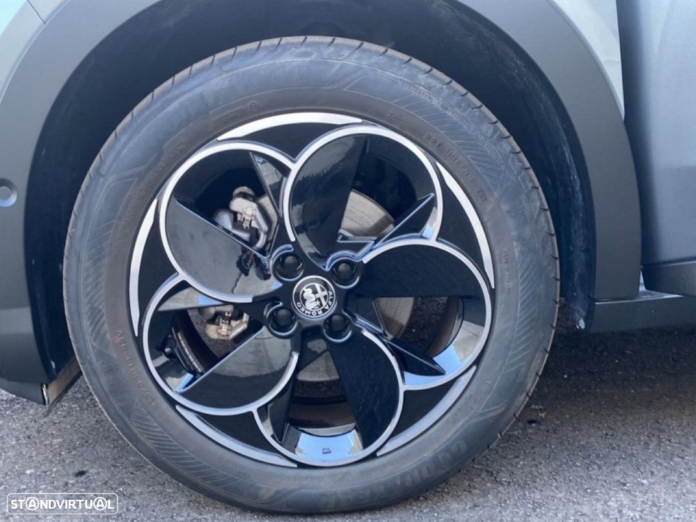 Alfa Romeo Junior 1.2 Speciale eDCT6 - 7