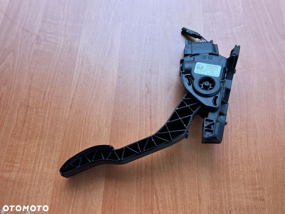 POTENCJOMETR PEDAŁ GAZU VOLVO V60 31329061 - 1