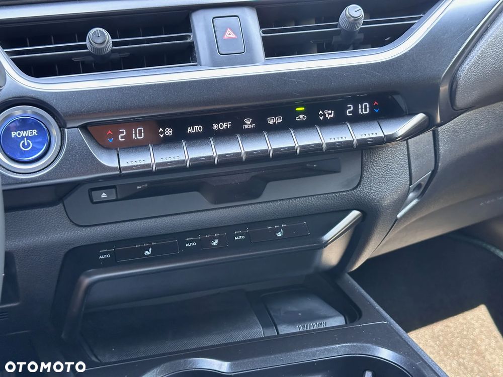 Lexus UX 250h Business Edition - 24