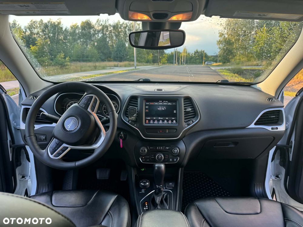 Jeep Cherokee - 11