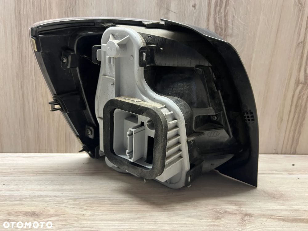 LAMPA TYLNA PRAWA VW POLO 6R - 3