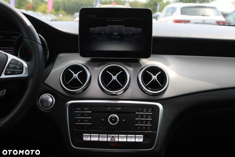 Mercedes-Benz GLA - 31