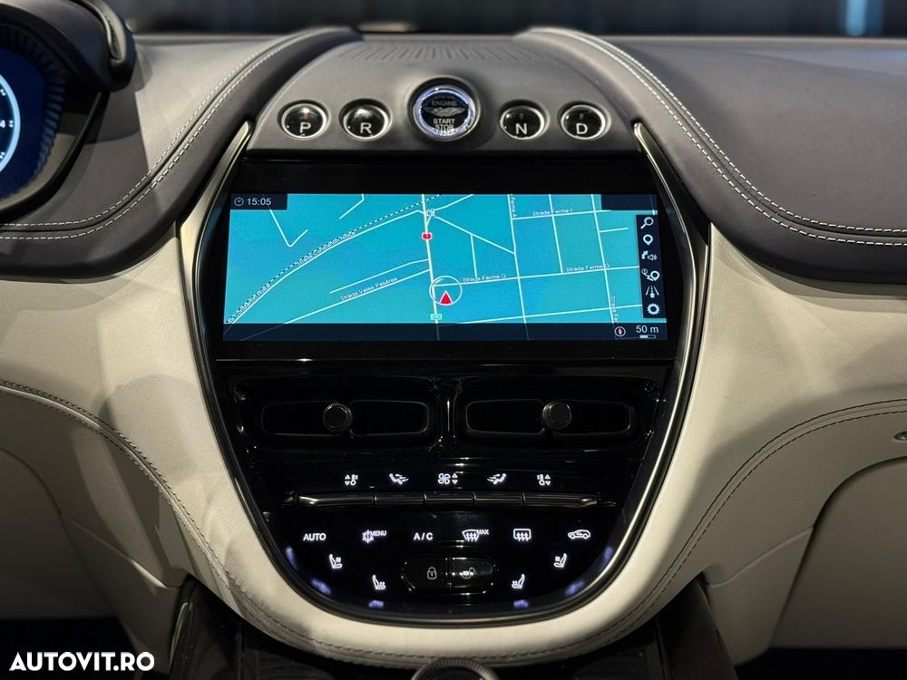 Aston Martin DBX - 27