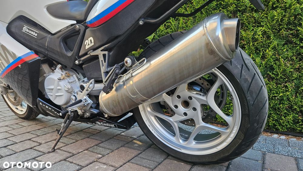 BMW F - 22