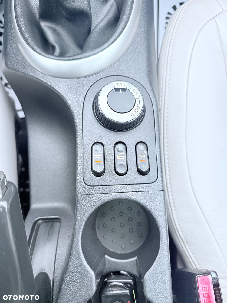 Nissan Qashqai 2.0 dCi 4 x 4 DPF tekna - 37