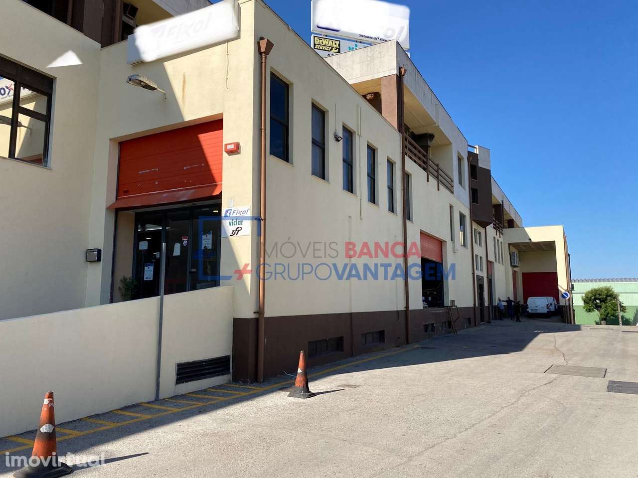 Escritório com 300m2 em Condomínio Fechado com Segurança 24 horas e... - Grande imagem: 2/23