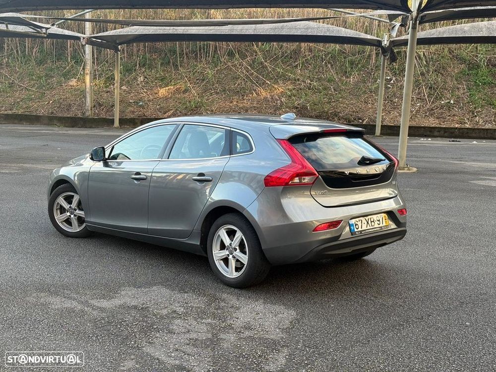 Volvo V40 1.6 D2 Momentum Eco - 4