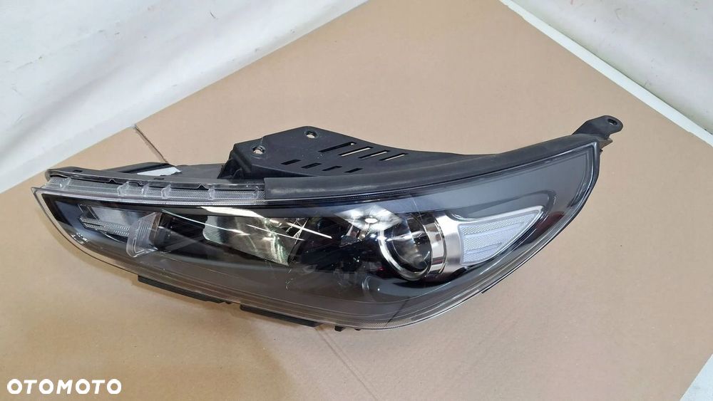 LAMPA PRZÓD PRZEDNIA LEWA HYUNDAI I30 III SOCZEWKA 92101-G4XXX - 2