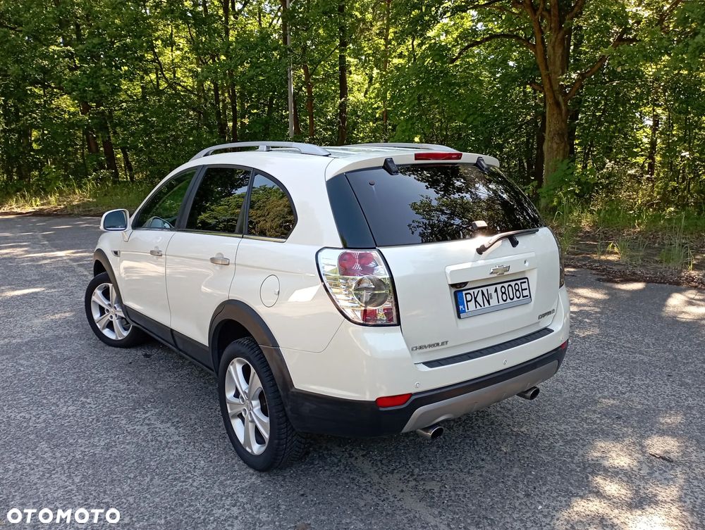 Chevrolet Captiva 2.2 D LTZ - 4