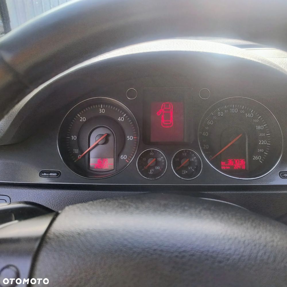 Volkswagen Passat 2.0 TDI Comfortline - 8