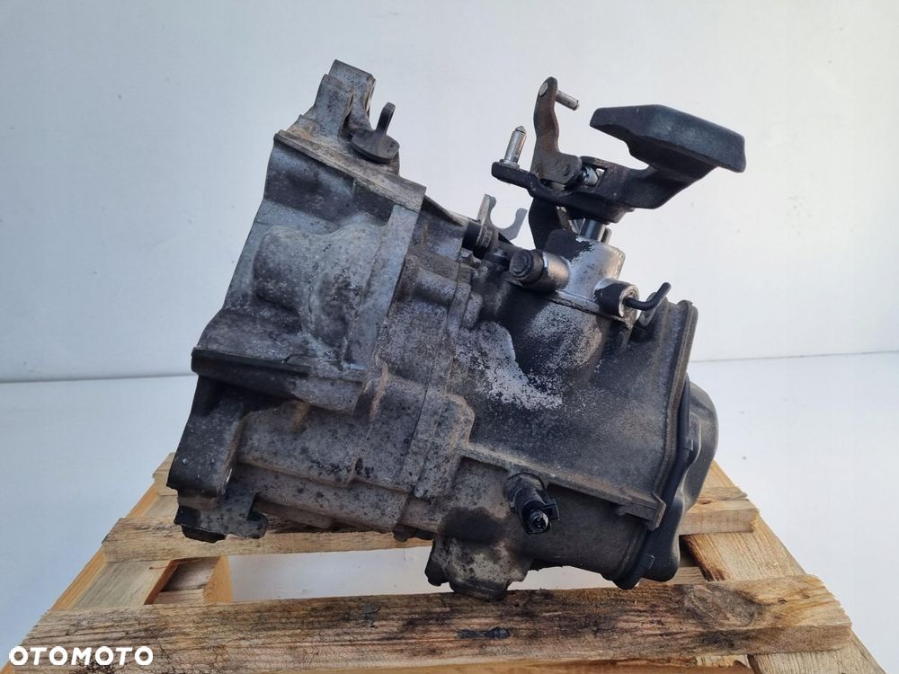 VW Touran 1.6 FSI MANUALNA SKRZYNIA BIEGÓW manual GVY - 4