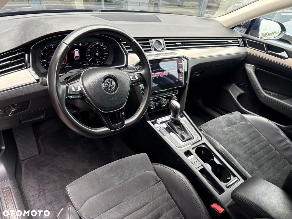 Volkswagen Passat - 12