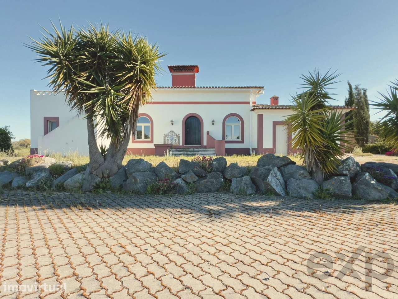 Propriedade com Quatro Quartos, Piscina Privada e Mais de 5 Hectares e - Grande imagem: 3/48
