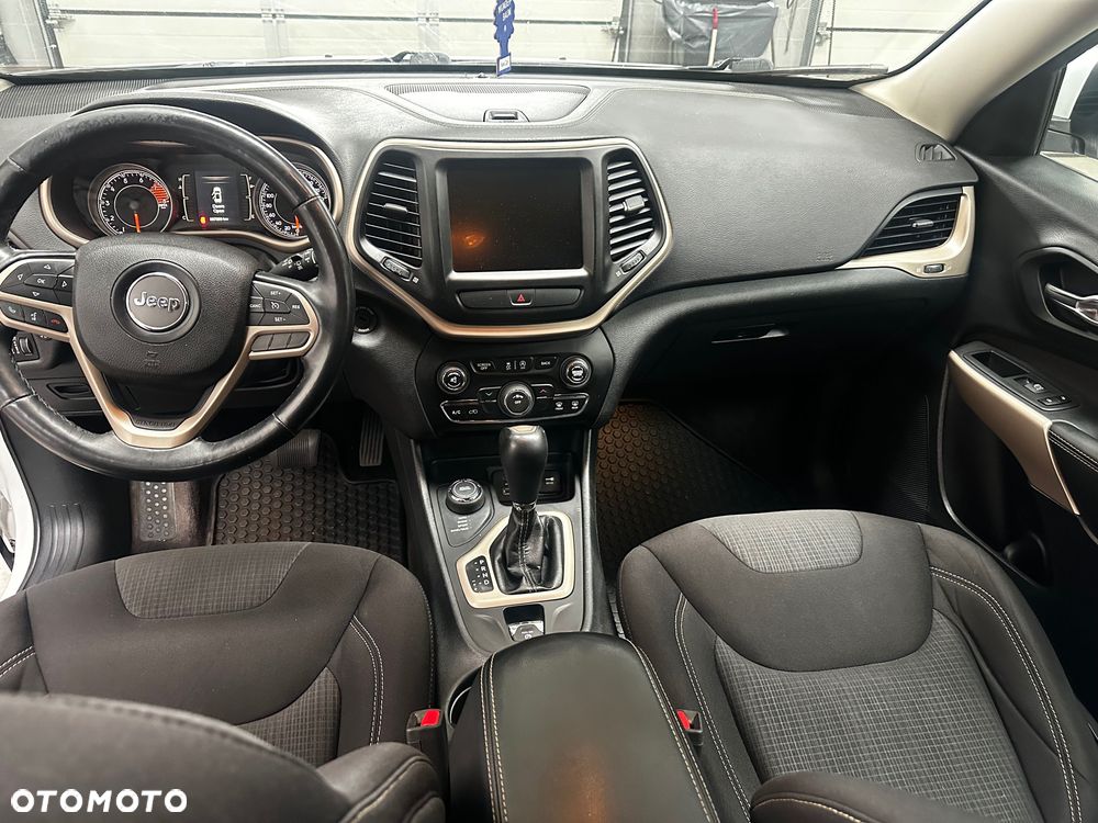 Jeep Cherokee - 8
