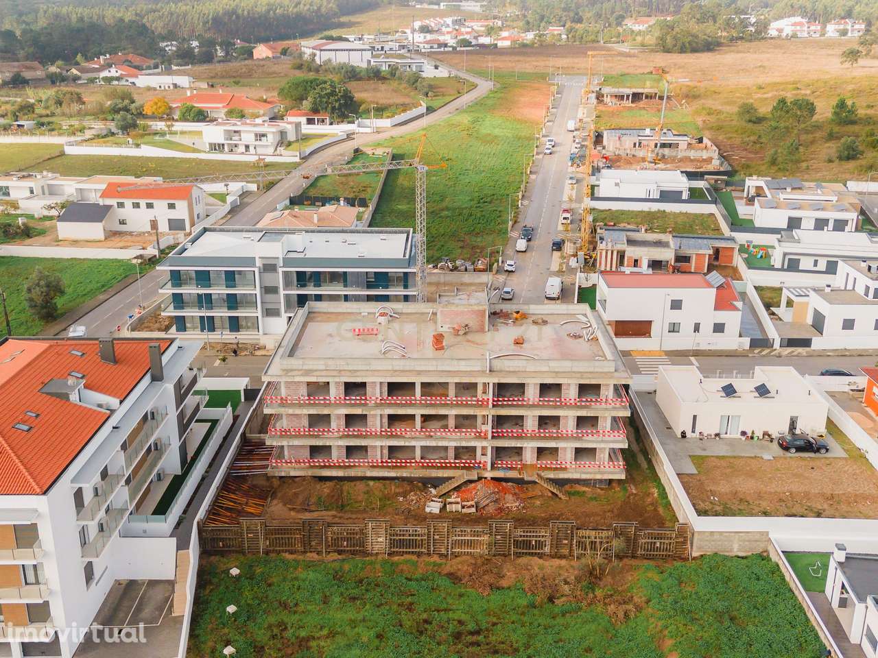 EDIFÍCIO ESSENZA | PARCEIROS — T4 NOVO com Vista Desafogada - Grande imagem: 3/14