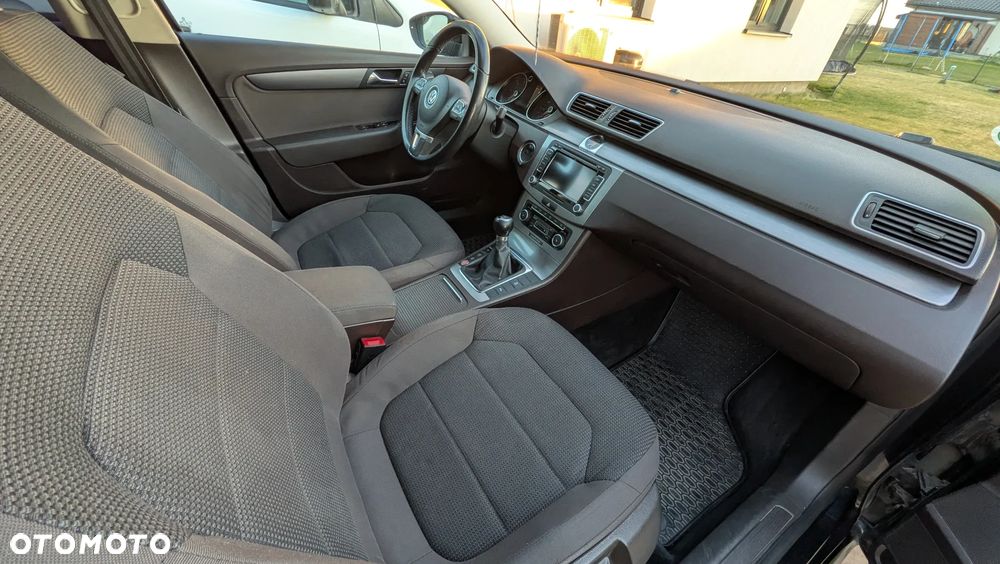 Volkswagen Passat 2.0 TDI DPF BlueMotion Technology Comfortline - 8