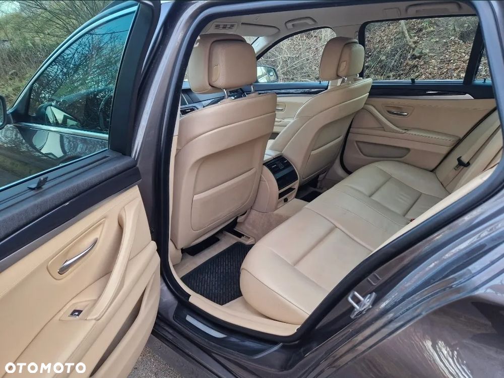 BMW Seria 5 525d xDrive - 10