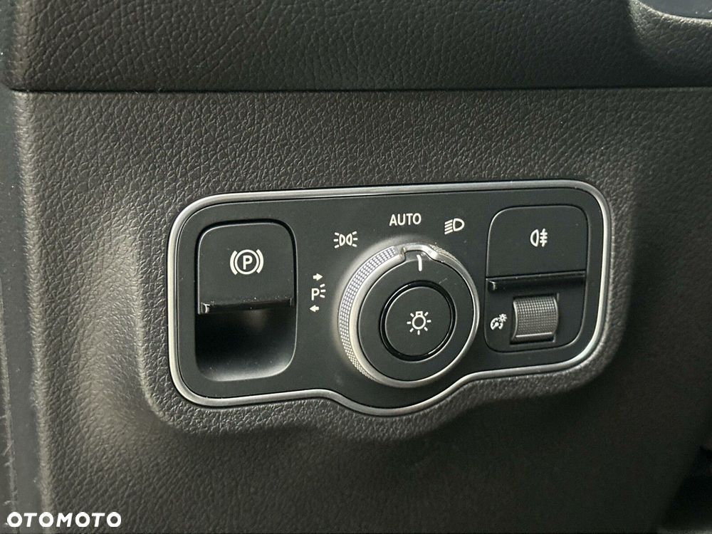 Mercedes-Benz GLB 200 Progressive 7G-DCT - 23