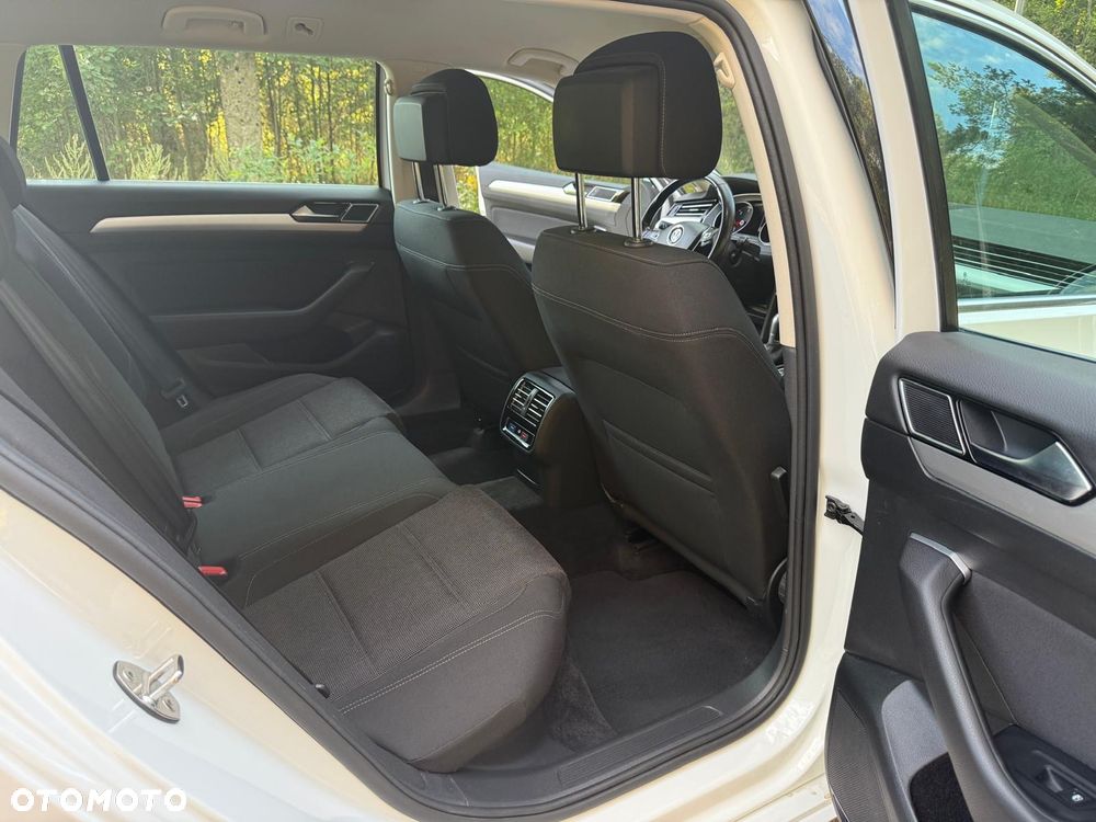 Volkswagen Passat - 11