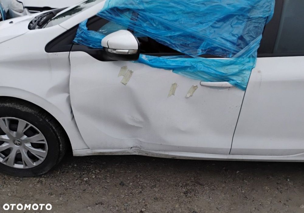 Peugeot 208 - 19