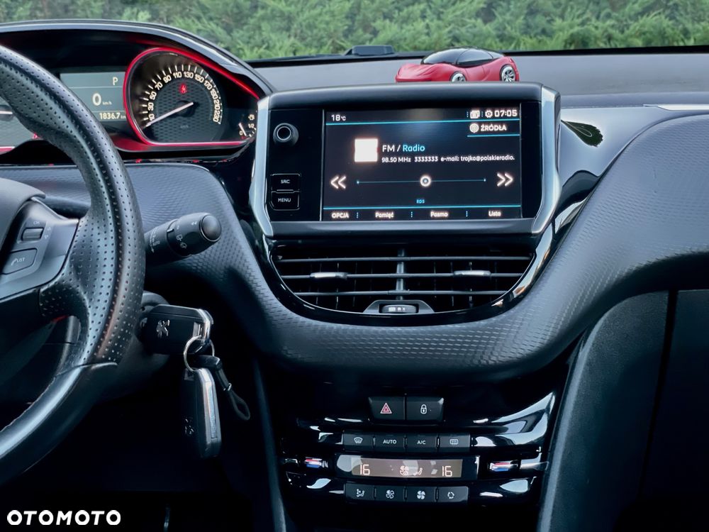 Peugeot 2008 PureTech 110 Stop&Start EAT6 GT-Line Edition - 29