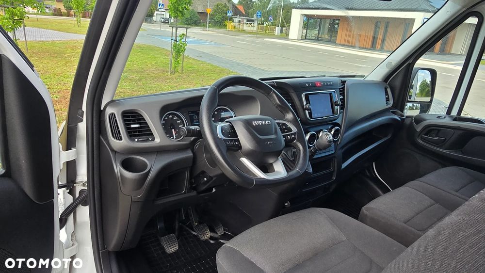 Iveco ❗️❗️DAILY 3.0 180KM MAXI 50C18 JAK NOWY ❗️❗️MODEL 2024 / BLOKADA MOSTU / SKRZYNIA OTWARTA WIDAR 10 PALET / 3500KG HAK / PIERWSZY WŁASCICIEL / NAVI / KAMERA COFANIA / FULL LED / TEMPOMAT AKTYWNY / BLIŹNIAKI / BURTY ALUMINIOWE / WERSJA WZMOCNIONA / FULL OPCJA / SERWIS ASO / SALON POLSKA / 35C15 50C15 35C18❗❗ JAK Z SALONU - NOWY -❗❗ - 34