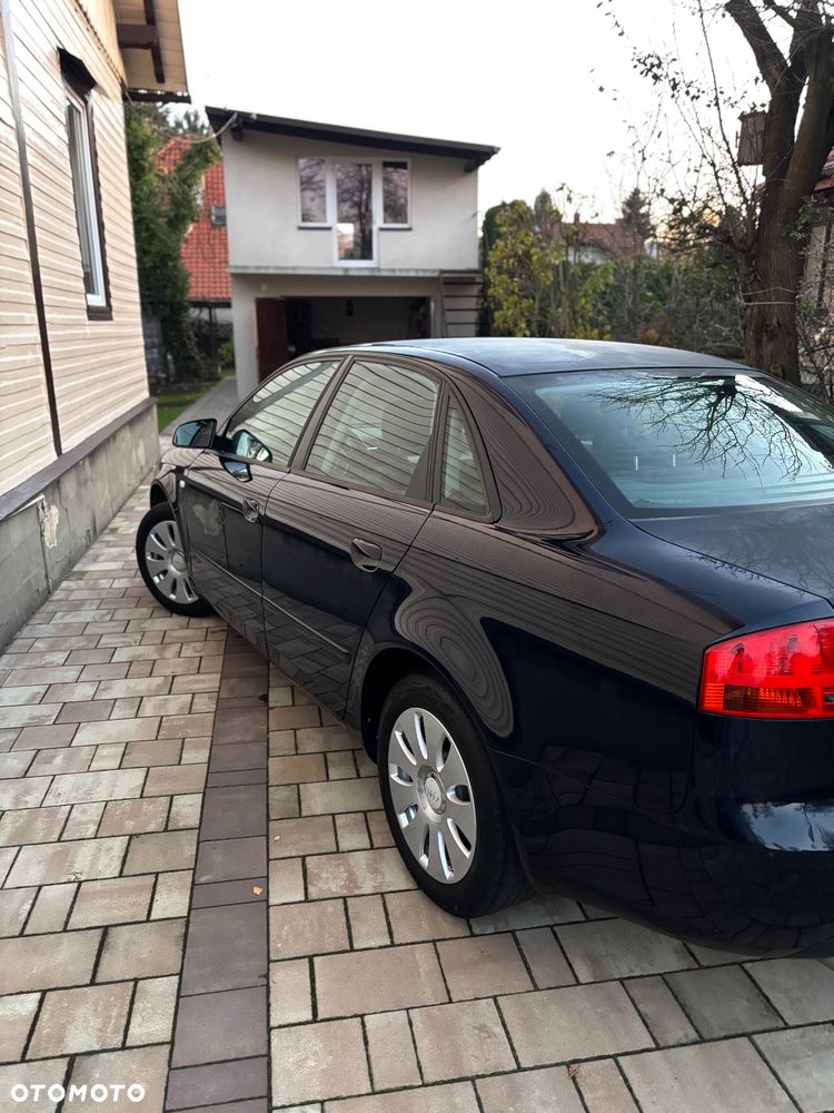 Audi A4 Limousine - 4