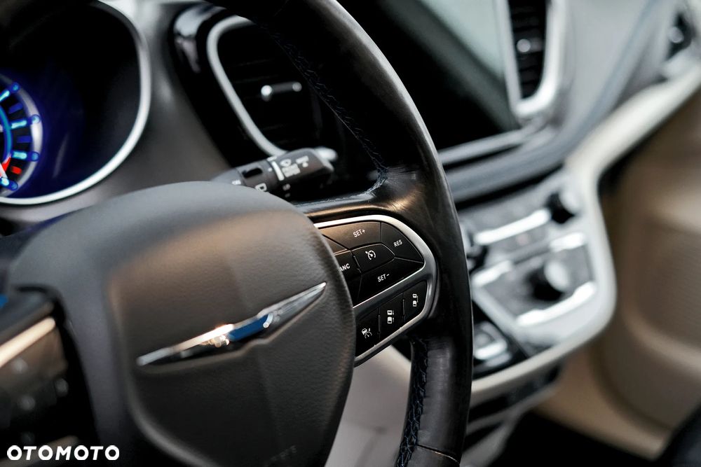 Chrysler Pacifica - 14